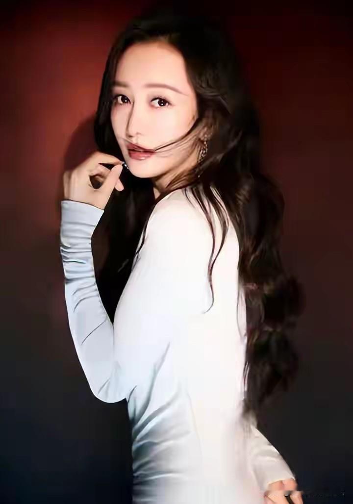 王鸥承认自己有个孩子，但是不承认自己有爱人，她孩子的爸爸被猜测，怀孕的时候和何九