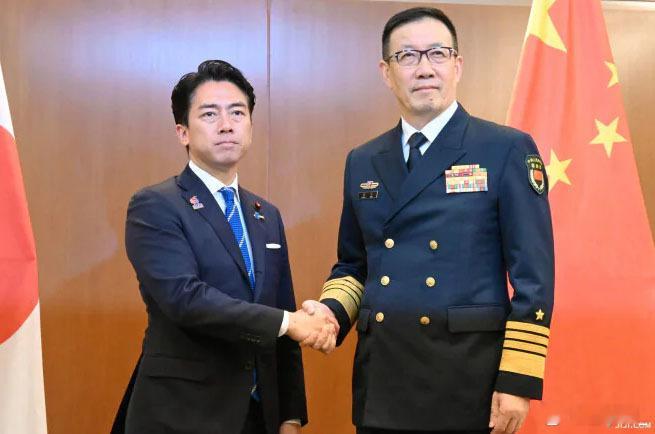 董军昨天在吉隆坡会见日本新任防卫大臣小泉进次郎。日媒称会见持续了约50分钟，双方