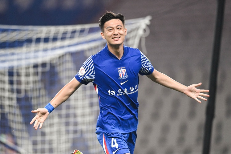 申花球员身价变化: 蒋圣龙等7人上涨, 米内罗、阿苏埃等14人下跌