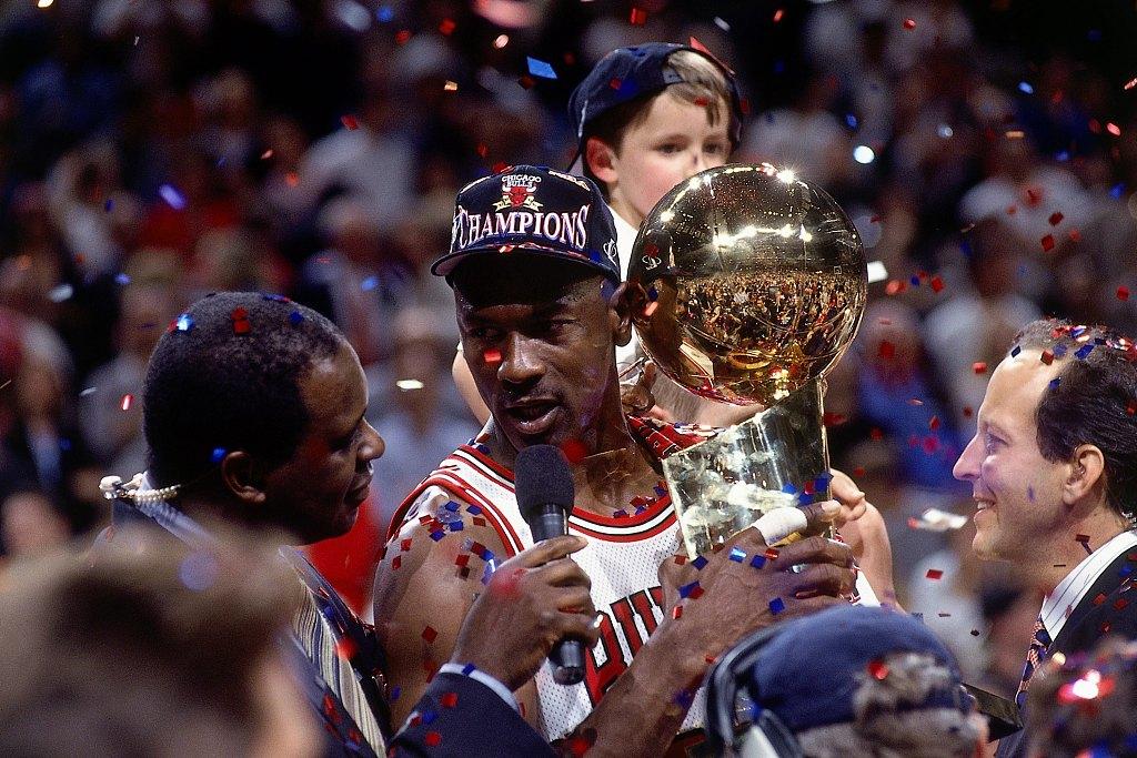 NBA单赛季MVP+FMVP：历史仅10人1、乔丹：4次，2、拉里伯德，詹姆
