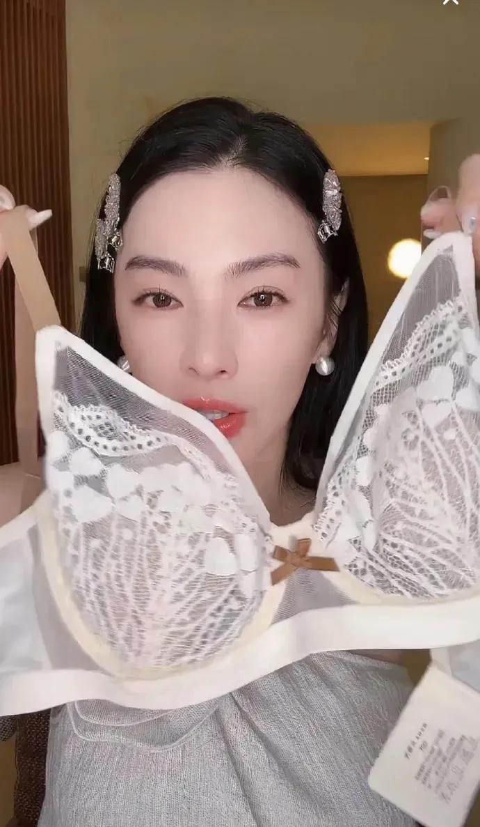 “姐不试，但姐敢赔。”张雨绮一句土味狠话，把内衣直播直接炸上热搜。网友刷屏“