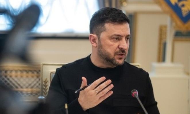 黑海迷云当地时间25日，乌克兰总统泽连斯基在访问阿塞拜疆期间，与阿塞拜疆总统伊