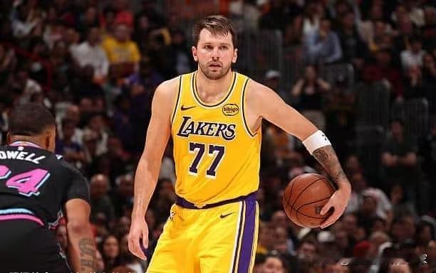 老詹一走，湖人反而更强？ESPN最新预测打脸了：西部第六，45胜！没有詹姆斯