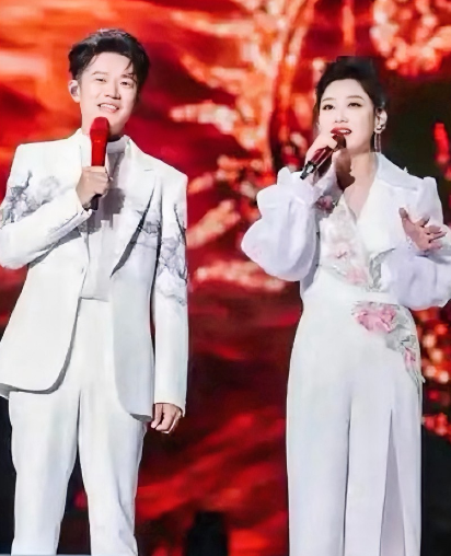 凤凰传奇估计以后不会再有演唱会了！不是因为门票卖不动，也不是因为人气下滑，而
