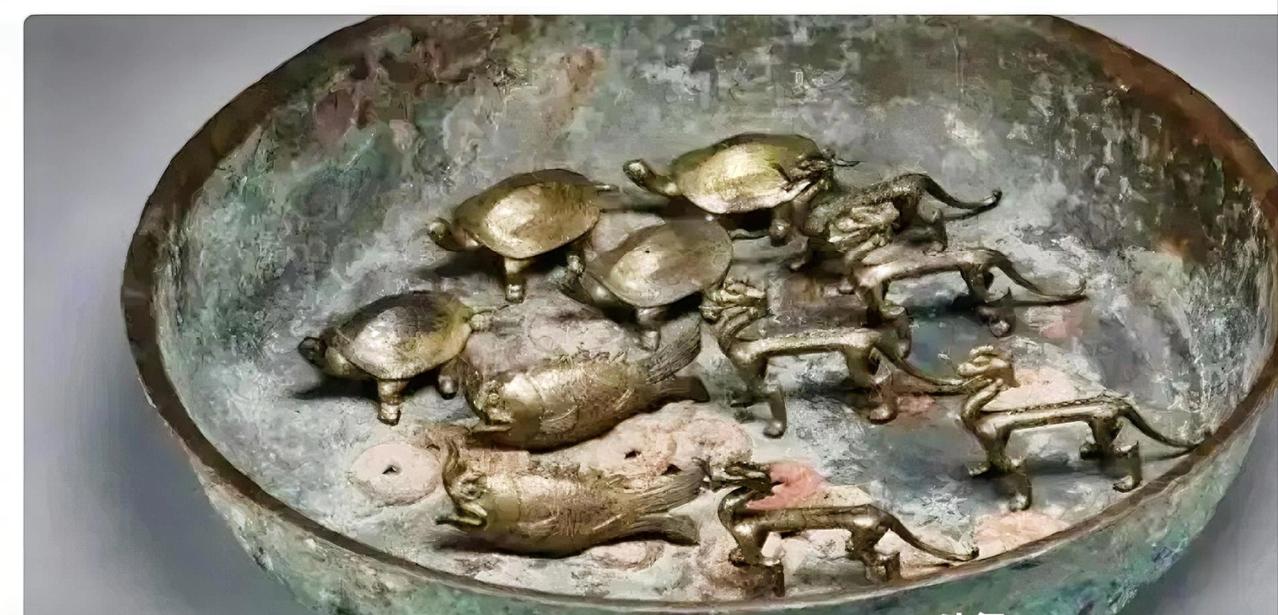 这回西安的考古发现，可真把人看傻眼了！墓主人叫康令恽，生前是个节度副使。这武将的