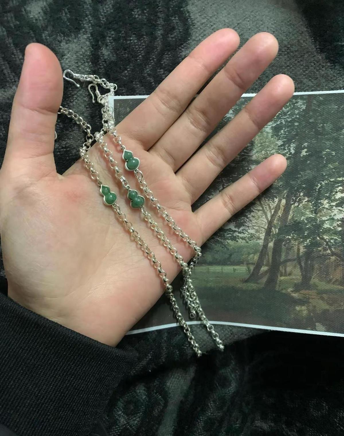 699块的玉葫芦，戴的是身份证。俄罗斯封矿前，中国商人抢运73吨原石，料贱了三