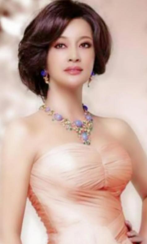 1982年，刘晓庆到南京演出，遇见了正在拍戏的迟志强，晚上几杯酒下肚后，刘晓庆让