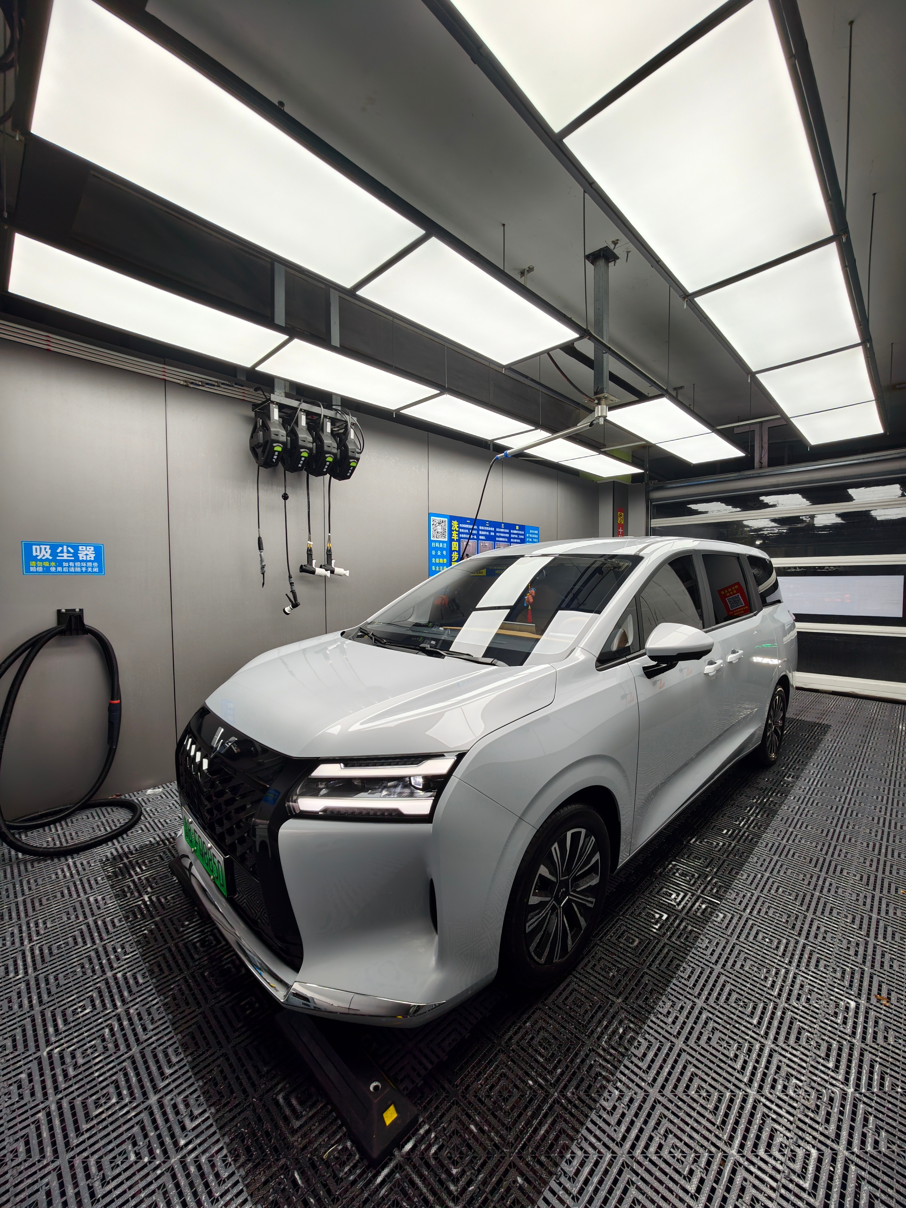 大v聊车不能拉货的MPV不是好MPV今天开始给工作室搬家得亏有星光730三排座