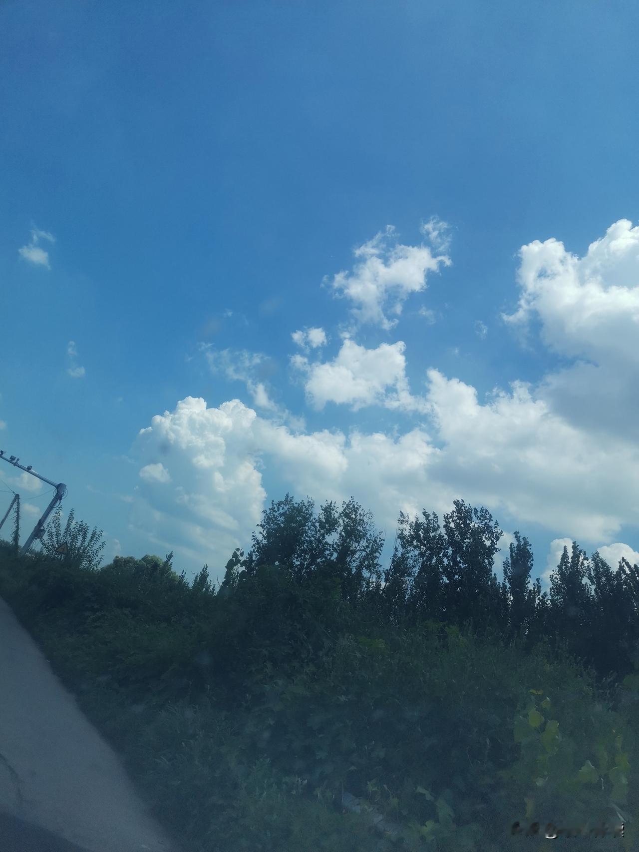 我和老公都是二婚，一直没有和婆婆住一起。二婚都快十年了，也没什么交集，十年间