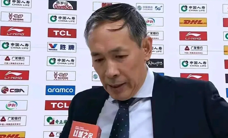 姜还是老的辣，山西汾酒男篮输球有一个原因就是山西汾酒男篮主教练潘江在第四节最后时
