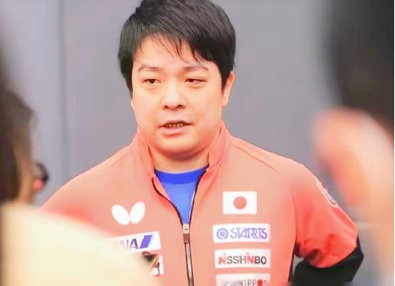 太敢说了！5月11日日本队输球发布会，主教练岸川圣当场撕破脸，直接点名张本智和：