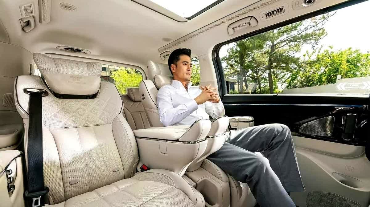 德系车：使用寿命10-15年；韩系车：使用寿命7-10年；