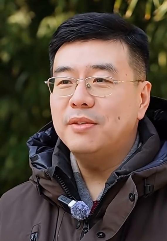 孩子出色不出色跟爸爸关系非常大。王皓老师，家庭教育指导师，深耕家庭教育21年，