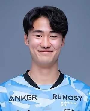 川崎官宣：19岁国足稀缺边卫正式放弃中国国籍，入籍日本4月24号，川崎官宣：19