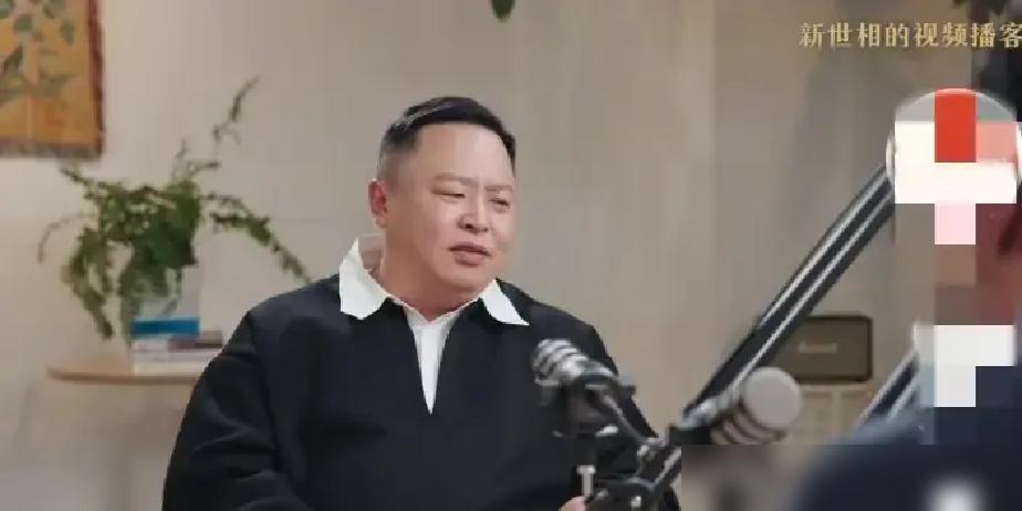 郭麒麟三年不回德云社，阎鹤祥却给老婆甩了40万定制包，凭什么？当年郭麒麟一