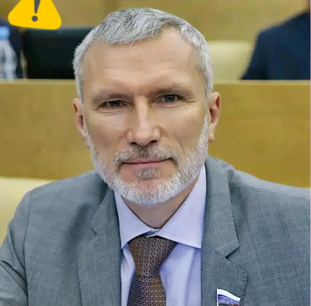 看完这条新闻，我把手里的茶杯重重放下，这吃相，未免太难看了。半小时，