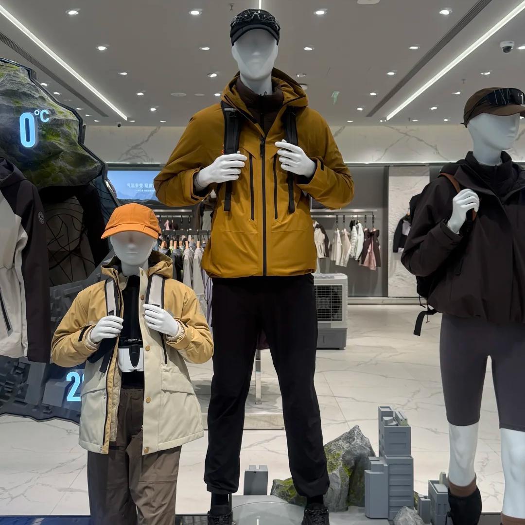 衣柜里堆满了衣服，可每到换季，总觉得“没衣服穿”——这种矛盾我经历过太多次。直到