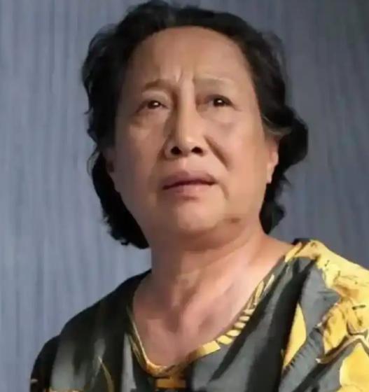 一辈子攒下多套房产，80岁多岁孙桂田却悔不当初。如今已经八十多岁的孙桂田，