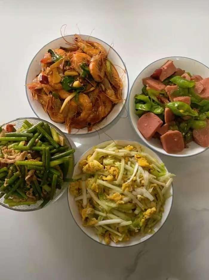 婆婆很怕妯娌，不知道为啥，人家咋那么大的本事，干啥事也是怕妯娌生气，怕妯娌改