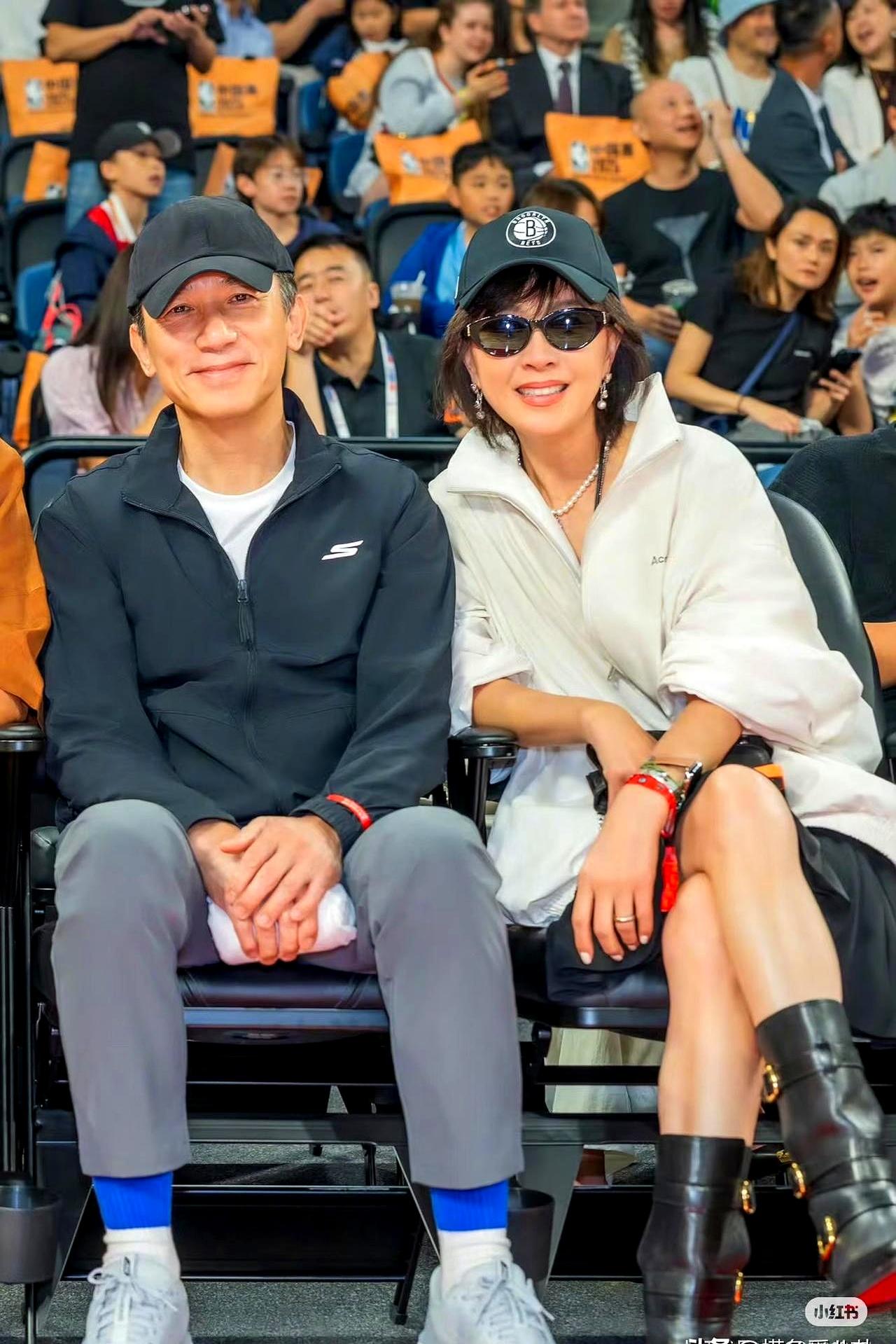 霍建华和林心如结婚快十年，女儿都九岁了。他社恐到连厨房都不进，番茄炒蛋能