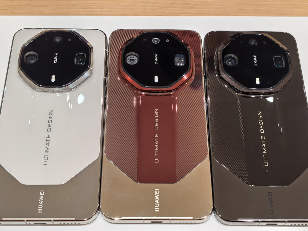 Mate90RS非凡大师这机器，我第一眼瞅过去，就知道它跟普通旗舰压根不是一路