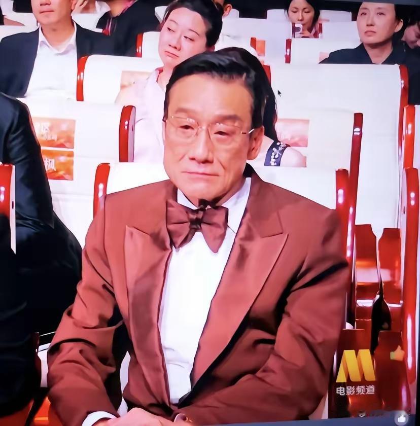难怪梁家辉心情会这么沉重，不查不知道，一查就懂了！68岁的他出演过160多部