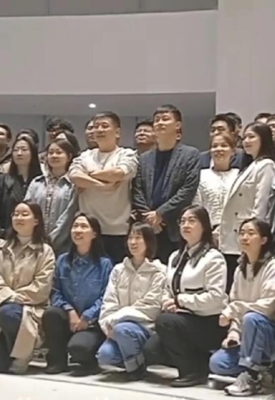 张老师走后，为什么峰学蔚来的老师们都开始发展个人账号了呢？我想是因为：那个为