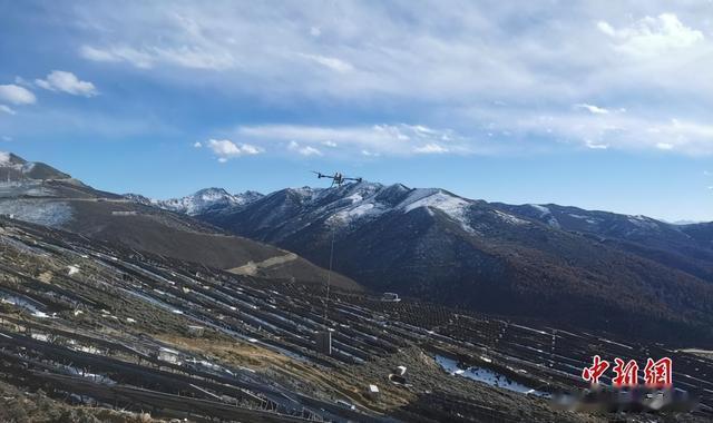 中国最大超高海拔山地光伏电站投产发电