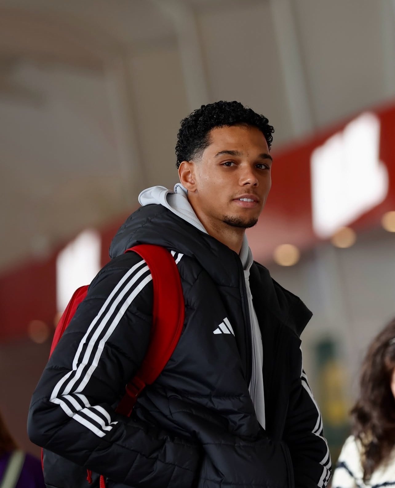 记者：巴塞罗那已开始与埃蒂安·埃托奥（埃托奥的儿子）进行谈判，以加强其巴萨竞技