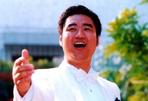 2005年，歌手丛飞身患癌症去世，停止资助了183名贫困儿童。家长打电话来质问: