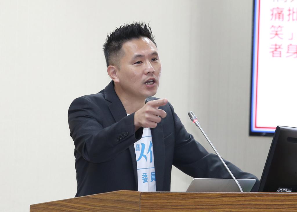 2026台南市长选情白白热化，民进党陈亭妃与林俊宪两人竞争激烈，国民党有意角逐的