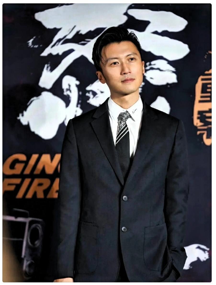 谢霆锋给所有父亲，上了一课！看着谢霆锋晒出那张温馨的全家福，我心里五味杂陈