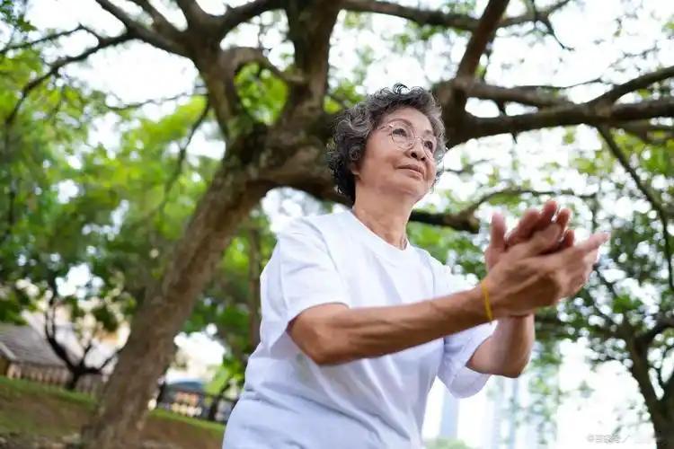 真实案例揭示：甲钴胺治疗神经损伤要吃多久才见效，用药时有哪些误区需警惕？前几