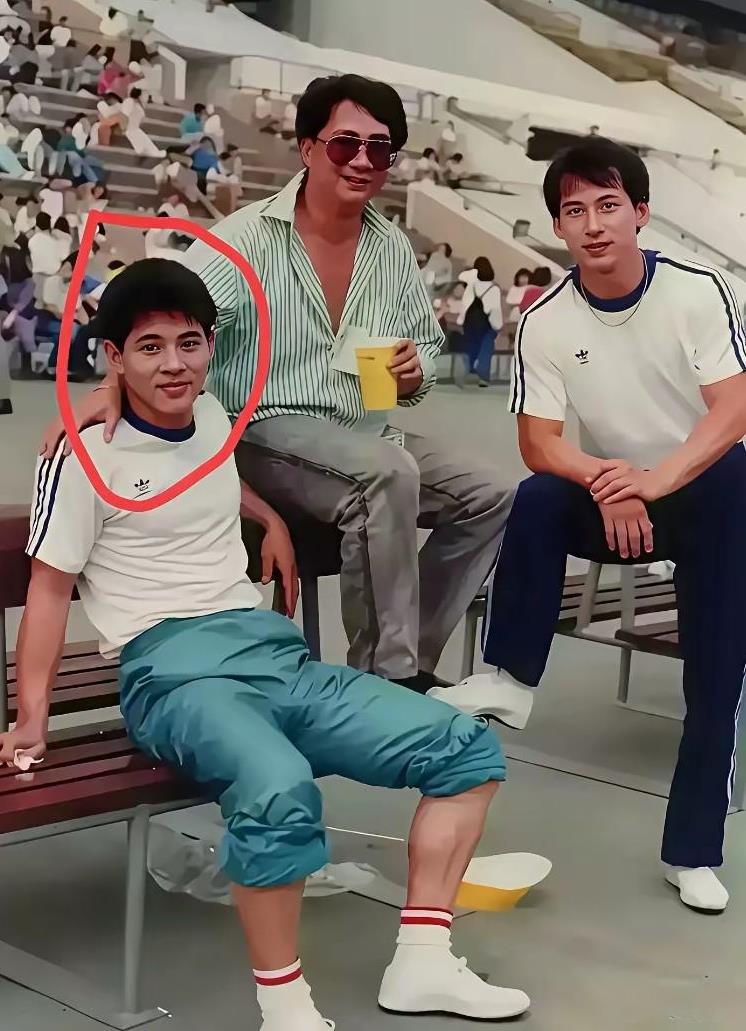 他们仨个，你们认识吗？都是天王巨星的人物呀！