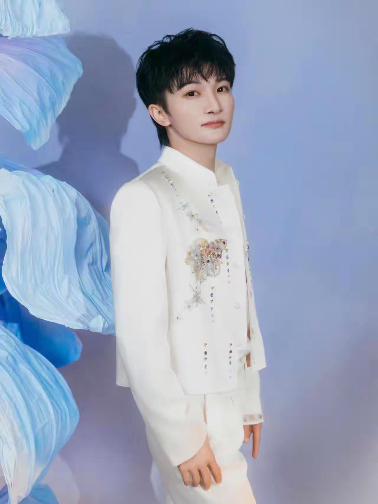 杨千嬅沉默了张柏芝也沉默了她们想破脑袋也没有想到，32岁的大男孩周深，又要