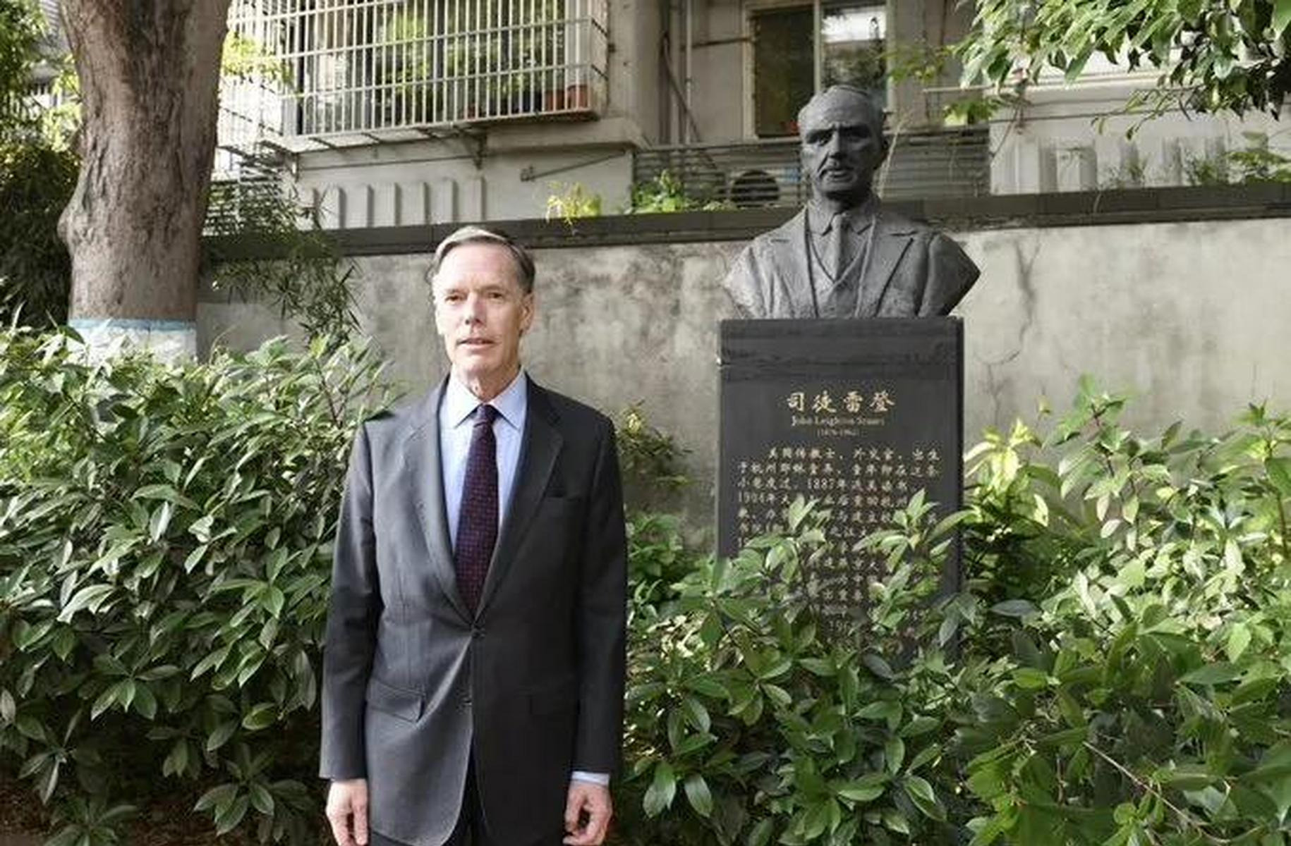 特朗普对华关税政策大错特错伯恩斯一回美国就憋不住了，直接