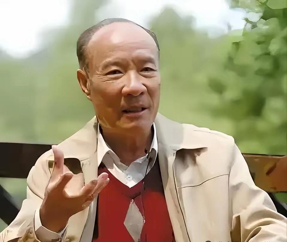 1992年盛夏，广州供电局局长办公室的门被一脚踹开。进来的男人穿着磨毛了的白衬衫