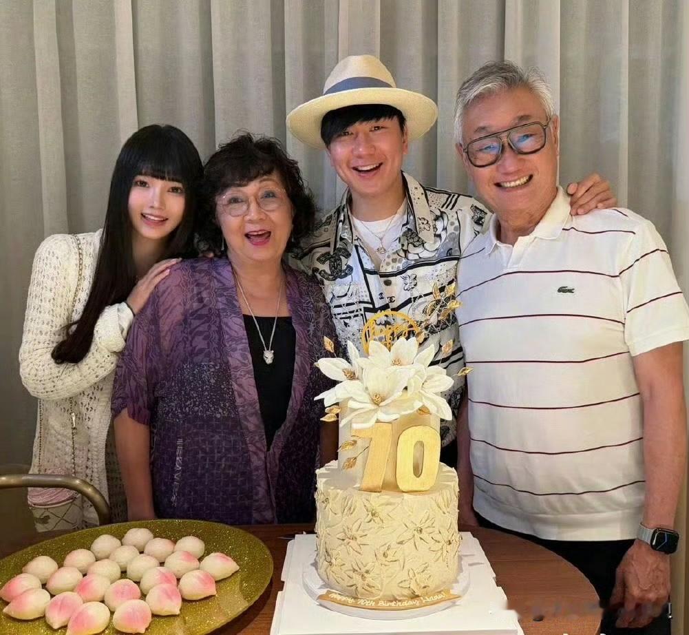 不是男明星爱娶嫩妹小网红，只是台湾男明星喜欢这样做。周杰伦、郭富城、林俊杰、