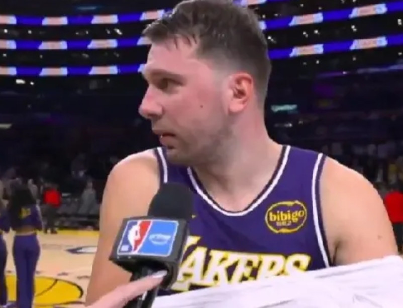 力挺老詹！东契奇谈老大哥詹姆斯：“不管勒布朗表现如何，他上了场，就有贡献。”