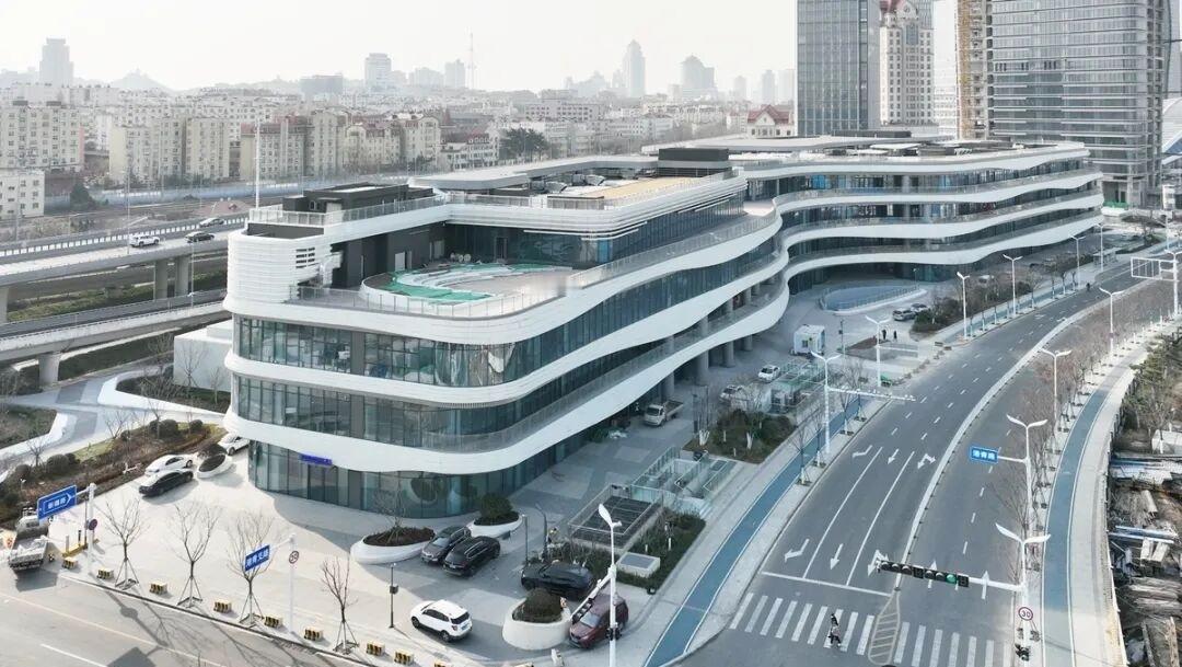 近日，位于青岛国际邮轮港区启动区的数字海洋国际中心项目顺利通过竣工验收。数字海洋