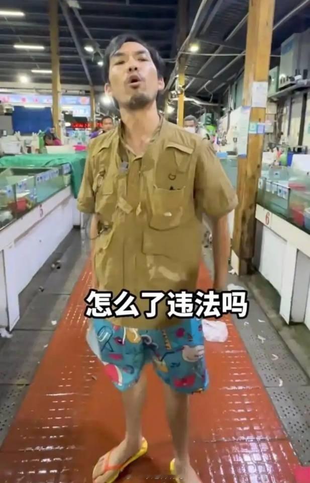 8年，铁头这是二进宫了。2014年，因为开设赌场+非法拘禁，入狱3年半。出狱后开始做打假短视频，打造
