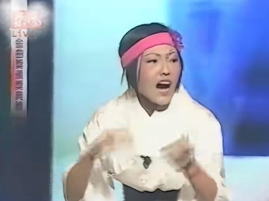 终于明白为什么那么多人对小S有争议了，其实不只是因为她介入过姐姐的第一段婚姻，更