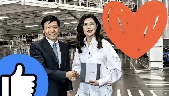 郑丽文去小米转了一圈，雷军顺手送了部新手机。本来挺正常的商务礼节，结果她随口来了