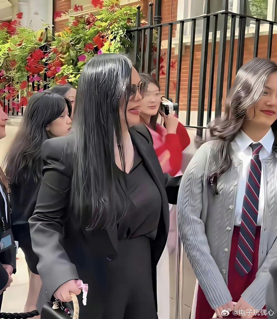 离开了美颜滤镜，李湘王诗龄母女两个才展现了真实的美貌