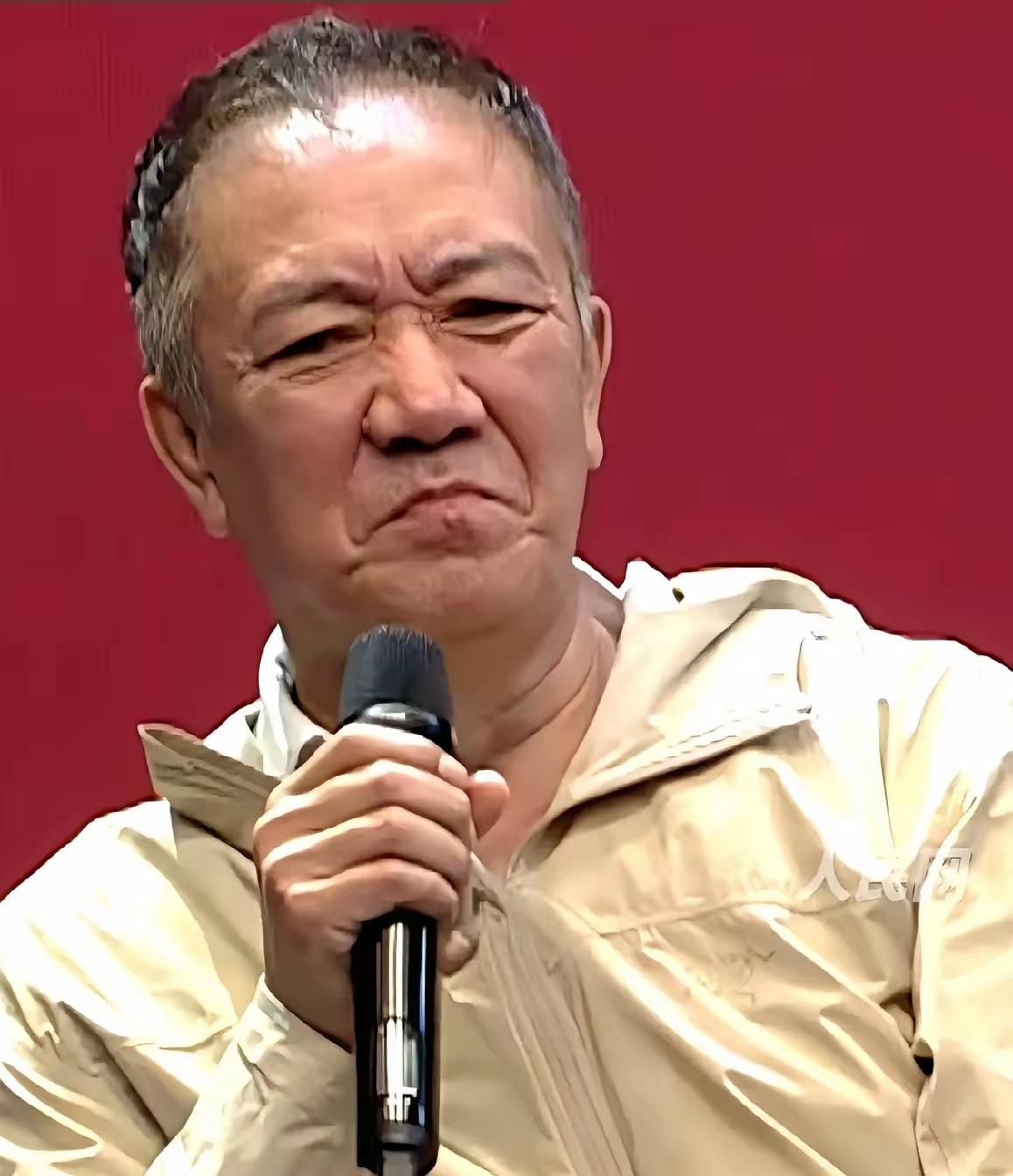 李幼斌说：“我的父母现在都还在世，父亲98岁，母亲95岁，他们现在都住在养老院。
