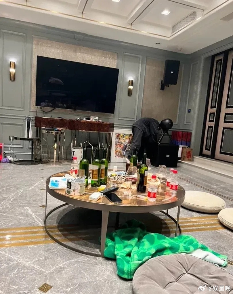 鹿晗家的装修不过有个细节很值得注意，那就是司晓迪晒出来的照片，居然和鹿晗家的装修