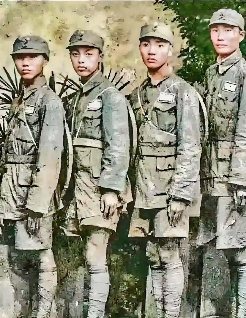 这是一张拍摄于1937年抗战时期的老照片，照片中的四人是四川成都苏氏四兄弟，他们