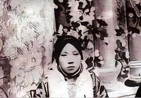 毛福梅的父亲毛鼎和，一辈子都没原谅蒋介石。原因说出来让人哭笑不得——蒋介石娶毛福