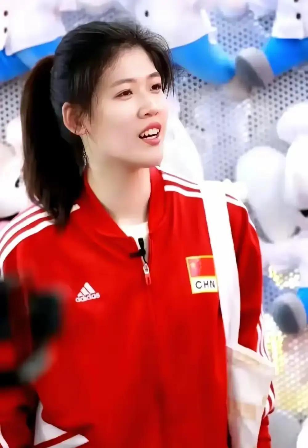 亚锦赛倒计时，评论区直接炸锅：赵勇飞意大利“偷师”快攻，庄宇珊场均23分成新大腿