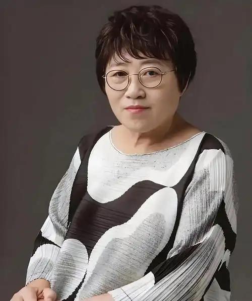李银河说了一段极其清醒的话：“我们活着，到底是为了什么？其实什么都不为。我